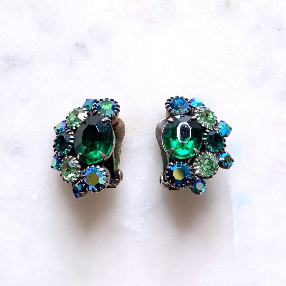 Vtg Weiss Green Rhinestone Cluster Clip Earrings Emerald Blue AB 1 in Midcentury